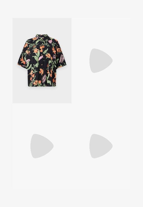 Kurzärmliges, schwarzes Blumenhemd mit lebendigen orangenen und lila Blumen sowie grünen Blättern. Verfügt über fünf Knöpfe und einen Kragen.; Schwarzes, kurzes T-Shirt aus Baumwolle mit kurzen Ärmeln, rundem Ausschnitt und kleinem weißen Logo auf der linken Brust.; Weite Jeans aus mittelgewichtiger blauer Baumwolle. Klassisches Fünf-Taschen-Design mit Reißverschluss und Knopfverschluss.; Weiße Ledersneaker mit beigen Wildlederakzenten, perforierte Zehenbox, flache Schnürsenkel und eine strukturierte cremefarbene Sohle. Mit dezentem Branding an der Ferse.