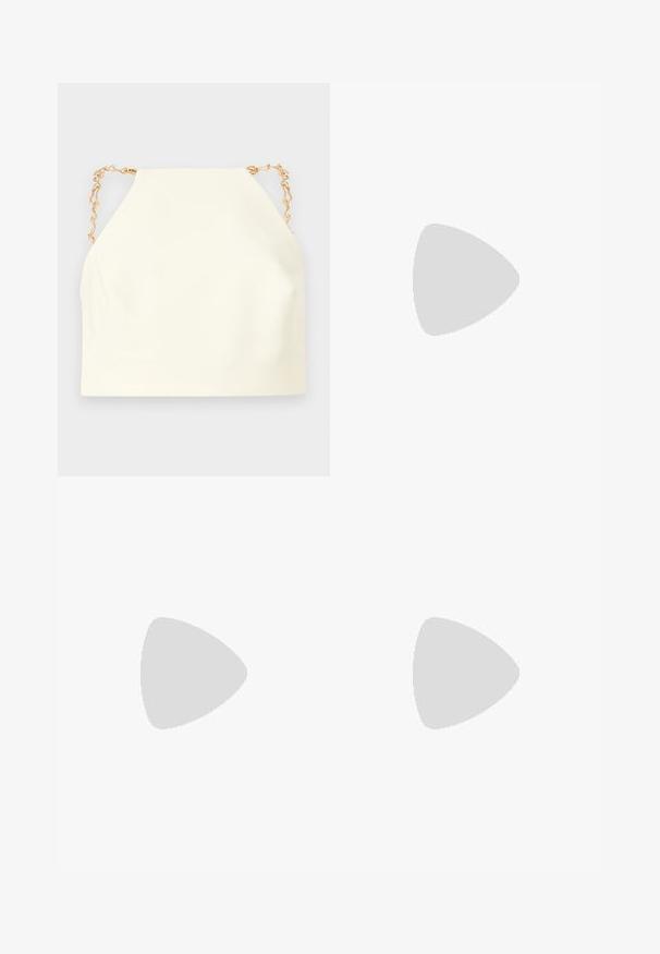 Cult Gaia HAILEY - Μπλούζα - off white; Μαύρο παντελόνι με φαρδιά πόδια και ψηλή μέση, διακοσμημένο με πτυχώσεις και απαλό υφή. Το ύφασμα φαίνεται ελαφρύ και κρέμεται με κομψότητα.; Μαύρη πατέντα σλινγκμπάκ γόβα με μυτερή μύτη, διαθέτει υφή από φίδι, ρυθμιζόμενο λουρί και κοντή, υφή τετράγωνη φτέρνα.; Μαύρη δερμάτινη τσάντα ώμου με δύο μπροστινές τσέπες, χρυσά κούμπωματα, κλείσιμο με φερμουάρ και λεπτό λουρί. Υφή επιφάνειας και κομψό ορθογώνιο σχήμα.