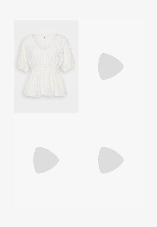 Hvid bluse med V-hals, korte puffærmer, smocket talje og et tekstureret lace mønster over det hele. Let og luftig stof.; Tre tætsiddende T-shirts i hvid, grå og sort. Hver af dem har en bred scoop-udskæring og korte ærmer. Fremstillet af glat, strækbart stof.; Sorte flagrende bukser lavet af strækbart stof, med en høj talje og en glat tekstur. Bukserne flared fra knæet.; Sorte sneakers med højt skaft, hvide gummisåler og snørebånd. Har en rund logo-patch og kontrasterende hvide syninger. Fremstillet af lærredsmateriale.