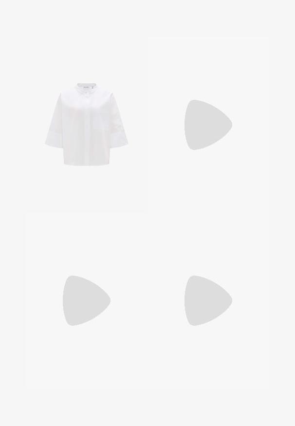 Weißes, kurzärmliges Hemd mit Knopfleiste, hohem Kragen, einer einzelnen Brusttasche und glatter Textur. Einfaches, unverziertes Design.; Hellblaue High-Waist-Weite-Leg-Jeans mit Knopf- und Reißverschluss vorne, Vorder- und Rückentaschen, auf weißem Hintergrund.; Schwarzer Adidas Sneaker mit weißen Streifen, goldenem "Spezial"-Text, Gummisohle und weißem Fersenbereich, seitliche Ansicht.; Braune Wildlederhandtasche mit einem gerafften Design, ausgestattet mit einem einzelnen hellbraunen Ledertragegurt und einem subtilen goldenen Logo-Detail auf der Vorderseite.