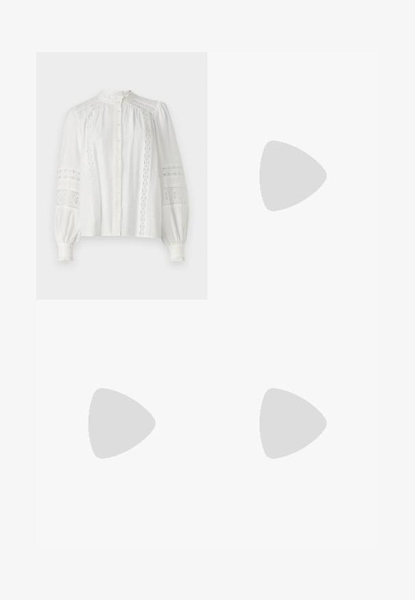 Hvit Bluse med lange puff ermer, med blonde detaljer og knapplukking foran. Teksturert stoff med en myk finish.; Svarte trekvart leggings laget av elastisk stoff, med høy midje og uten synlige mønstre eller detaljer.; Grønn bomberjakke over en lys gul polo, kombinert med løse blå jeans og hvite sneakers. Glatte stoffer, avslappet passform, minimal maskinvare.; Solsikker med gullramme og grønne ovale linser og tynne metalldeler. Har klare plasttupper på armene for økt komfort.