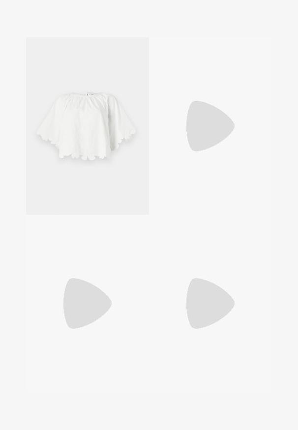 Haut en coton blanc avec un décolleté rond et des manches courtes évasées. L'ourlet festonné présente une broderie florale, créant un design texturé.; Pantalons larges marron avec une texture lisse, dotés d'une ceinture noire à la taille et de poches latérales. Design ajusté et coupe décontractée.; Sandales à talons vernies noires avec un bout carré, des sangles autour de la cheville et des boucles en argent. Dotées d'un talon bloc épais pour plus de stabilité.; Boucles d'oreilles en métal doré en forme d'anneau rectangulaire ouvert. Surface lisse et courbes subtiles pour un design moderne.