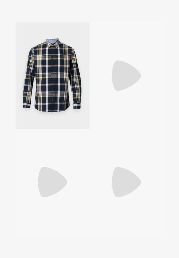 Camicia da uomo in cotone, con un motivo a quadri blu navy, verde e giallo. Include colletto a punta e maniche lunghe.; Pantaloni neri a gamba dritta con vita elasticizzata, coulisse e design sobrio. Texture del tessuto morbida. Nessun motivo o dettaglio visibile.; Mocassino in pelle bordeaux con punta tonda, dettagli cuciti e un piccolo accentu decorativo sulla tomaia. Suola piatta in contrasto.; Borsa a tracolla in pelle marrone con un davanti piatto, due cinghie, dettagli in metallo dorato e una tracolla regolabile.