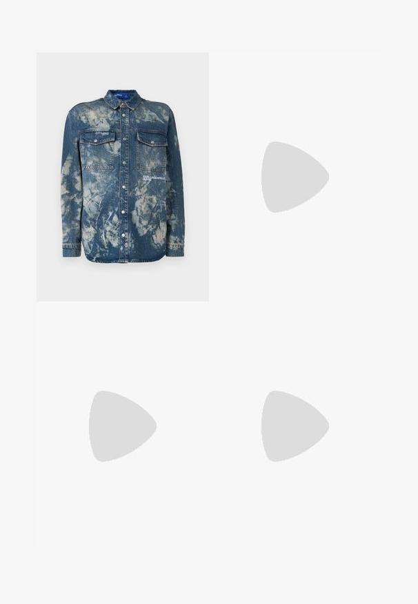 Farkkutakki vaaleansinisen ja valkoisen marmorivaikutelman kanssa. Ominaisuuksiin kuuluu kaksi rintataskua, nappikiinnitys ja "KARL LAGERFELD JEANS" -logotiedot.; Paita polo navy, valmistettu teksturoidusta kankaasta, jossa on vaaleanharmaat kauluksen ja hihan korosteet, sekä hillitty logo rinnassa.; Vaaleanharmaat mittatilaustyönä tehdyt housut, jotka on valmistettu sileästä kankaasta. Niissä on nappikiinnitys, vyölenkit ja suora lahje. Taskuja ei ole näkyvissä.; Valkoinen nahkakenkä, jossa on sileä pinta, pyöreä kärki, tasaiset nauhat ja teksturoitu pohja. Sisältää huomaamattoman logon kantapäässä.