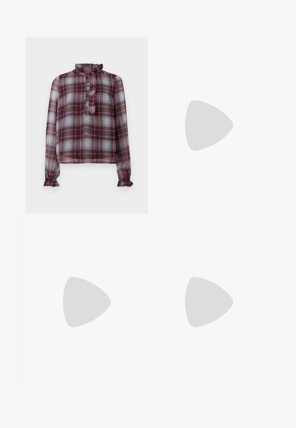 Langsleeve bordeaux en lichtblauw geruite blouse met rimpelige hoge kraag, knoopsluiting aan de voorkant en rimpelige manchetten.; Roze glinsterende rok met een gestructureerde weefsel, met een aansluitend ontwerp en vijf zilveren knopen aan de voorkant. Geknipt zoom en schitterende accenten.; Zwarte leren slingback hakken met een spitse neus, kleine kittenhak en een decoratieve knoopdetail aan de voorkant. Smooth textuur overal.; Zwarte nepleer handtas met een krokodillenstructuur, opgedroogde bovenkant en een gekreukte hengsel. Het lijkt zacht en compact van ontwerp.