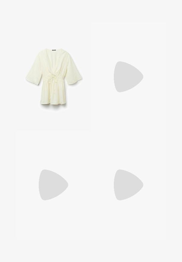 Blusa avvolgente color crema con maniche corte e svasate, tessuto texture e vita con cordoncino. Presenta un scollo a V e una vestibilità rilassata.; Pantaloni culotte neri in poliestere con una cintura elastica, due pieghe frontali e una silhouette ampia. Nessun motivo visibile o dettagli in metallo.; Sandali con tacco in vernice nera, con punta squadrata, cinturini alla caviglia e fibbie in argento. Presentano un tacco a blocco spesso per maggiore stabilità.; Borsa a tracolla nera in pelle con una forma curva, manico rimovibile e accessori dorati. La borsa presenta una patta con un dettaglio a fibbia.