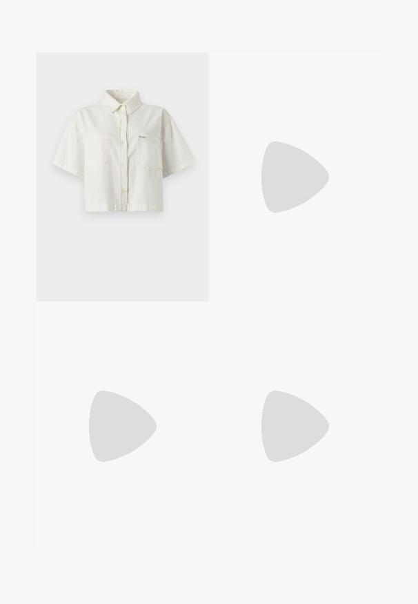 Camisa branca de manga curta com colarinho, feita de algodão, apresentando um design cropped, dois bolsos no peito e um pequeno logotipo.; Saia plissada branca com uma cintura elástica preta que apresenta o logótipo "LACOSTE". Design de comprimento médio com textura suave.; Sapatilhas brancas de couro com uma sola branca espessa, detalhe em camurça preta no calcanhar e logótipo em relevo na lateral. Design com atacadores e seis ilhós.; Óculos de sol oversized pretos com forma geométrica, apresentando lentes escuras e um detalhe cinza em contraste na armação. Logotipo na haste.