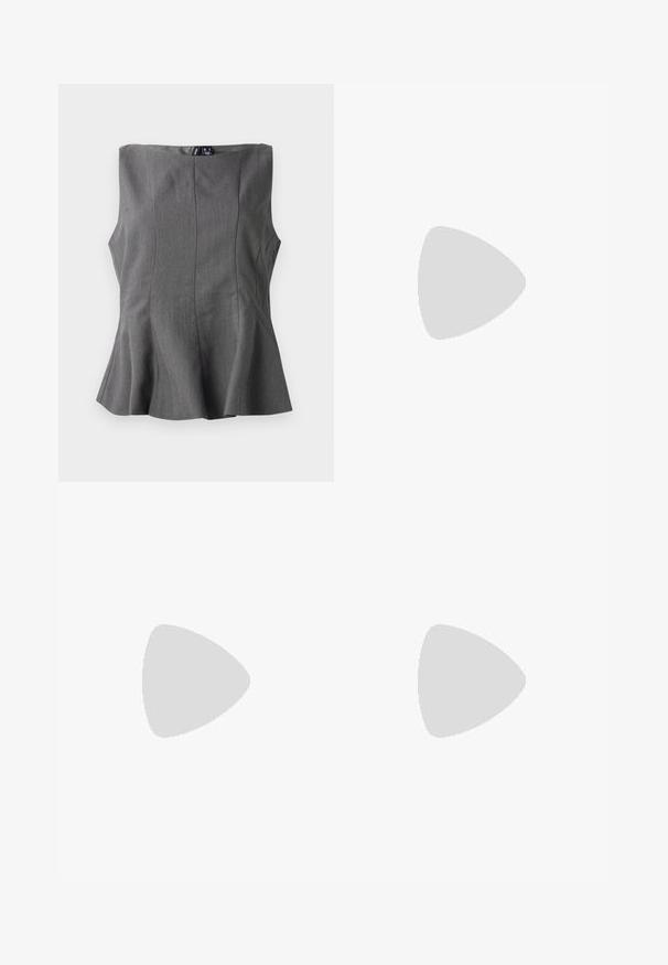 Sivý peplum top s pevnou, bezrukávovou konštrukciou. Vyrobený z hladkej tkaniny, ktorá má vertikálne švy a rovný výstrih.; Svetlomodré denimové nohavice s širokými nohavicami a vysokým pásom, s piatimi vreckami a jemným vyblednutím, s kovovým gombíkom a pútkami na opasok.; Šedé semišové tenisky s svetlosivými koženými pruhmi a gumovou podrážkou. Medzi vlastnosti patrí šnurovanie a jemné logo na jazyku.; Žltá skladaná kabelka vyrobená z hladkej eko kože, s jemným tvarom, jedným ramenným popruhom a zhrnutým vrchom.