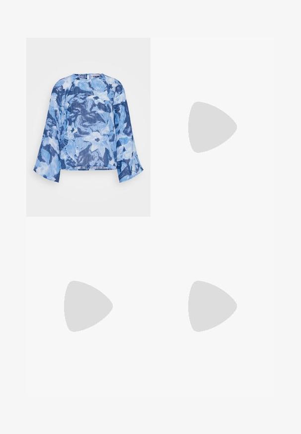 Top a fantasia floreale blu con scollo rotondo e maniche a campana. Realizzato in un tessuto leggero con diverse sfumature di blu.; Top corto a costine nero con scollatura rotonda e design senza maniche. Realizzato in tessuto morbido ed elastico, presenta bordi rifiniti con cura.; Pantaloni cargo neri con vita alta, pieghe frontali, due tasche laterali e una vestibilità comoda, realizzati in un tessuto resistente con una trama liscia.; Scarpe da ginnastica nere alte con lacci bianchi, un logo bianco e cuciture bianche a contrasto. Presentano una suola bianca spessa e una parte superiore in suede textured.; Occhiali da sole con montatura in metallo e lenti verdi ovali. Montatura sottile in metallo argento e terminali neri. Design minimalista, senza loghi visibili.
