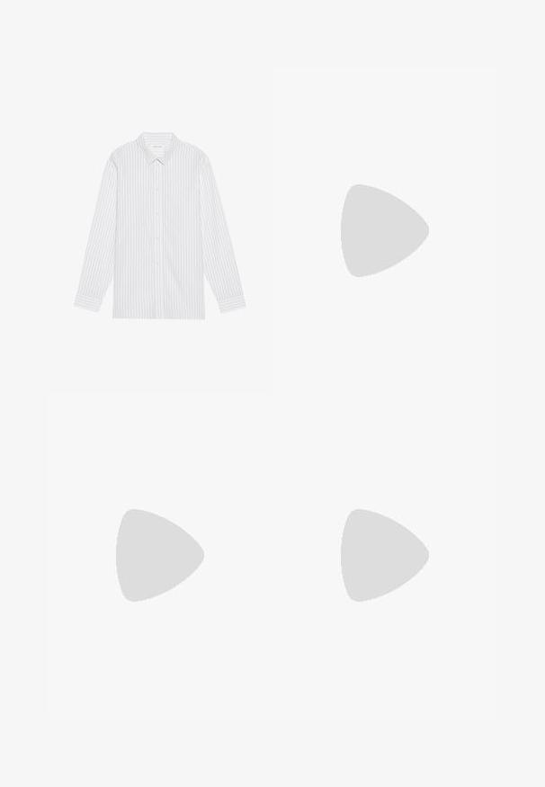 Chemise blanche à boutons avec de fines rayures verticales noires, dotée d'un col classique et de manches longues avec des poignets à boutons.; Pantalon noir en tissu lisse, présentant une coupe droite, des poches avant, un bouton simple de fermeture et sans motifs visibles.; Baskets en cuir blanc avec perforations, à bout rond, semelle plate et lacets épais, arborant un logo swoosh visible et "AIR" sur le talon.; Sac à dos en toile noire avec une texture lisse, arborant un design courbé, un compartiment zippé et un logo blanc sur le devant.