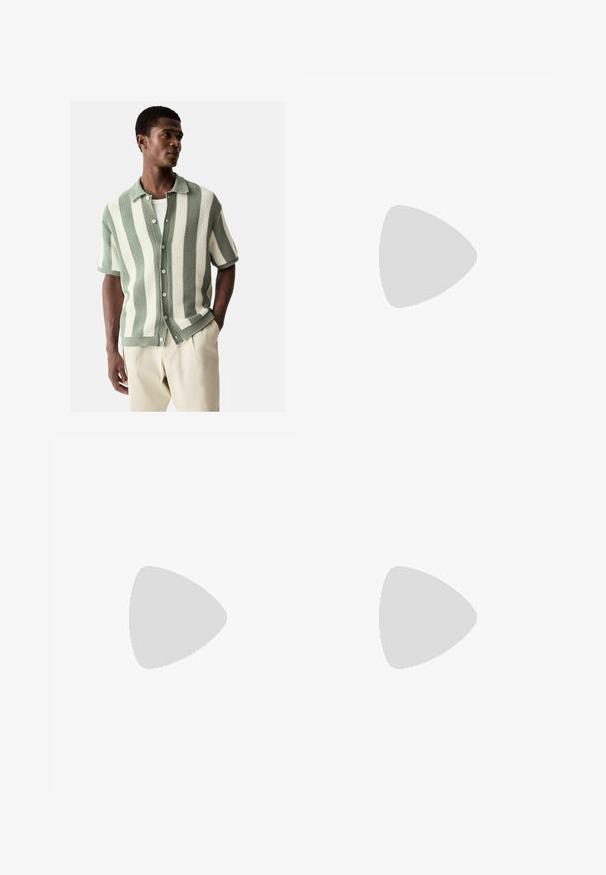 Next REGULAR FIT - SHORT SLEEVE STRIPE  - Ing - white sage green; Fehér pamut póló rövid ujjakkal, kerek nyakkivágással és laza szabással. Simább textúra, látható minták vagy kiegészítők nélkül.; Fehér vászon nadrág, amely rugalmas derékpánttal és húzózsinórral rendelkezik, széles szárú kialakítással és tiszta varrásokkal. Simogató textúra, laza illeszkedés.; Fehér sneaker perforált háromsávos dizájnnal, texturált akcentusokkal, gumitalppal és arany "CAMPUS" logóval az oldalon.; Fémkeretes napszemüveg ovális zöld lencsékkel. Vékony ezüst színű fémkeret és fekete f�ülrész. Minimalista dizájn, látható logók nélkül.