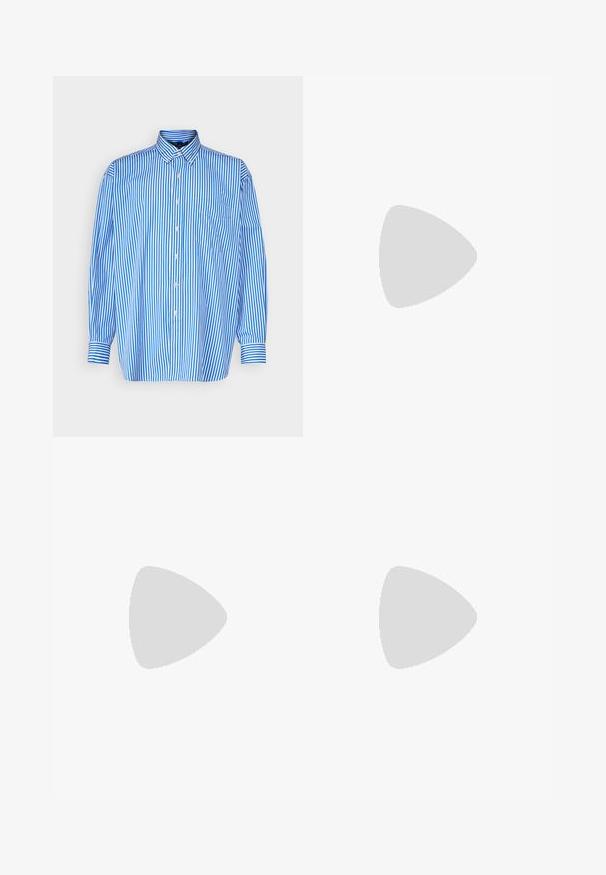 Πουκάμισο με κουμπιά, με κατακόρυφες μπλε και λευκές ρίγες, γιακά, μακριά μανίκια και τσέπη στο στήθος. Κατασκευασμένο από ελαφρύ ύφασμα.; Μαύρο παντελόνι με φαρδιά ποδιά και λεία υφή, διαθέτοντας δύο μπροστινές τσέπες και ελαφρώς ανυψωμένη μέση.; Μαύρο δερμάτινο μοκασίνι με στρογγυλή μύτη, ραφές και διακοσμητική λωρίδα μπροστά. Λείος πάτος με ελάχιστο προφίλ.; Μαύρη γραβάτα από λεία ύφανση, με κομψό, επιμήκη σχήμα και尖ακρο με καμία ορατή σχέδιο ή στολίδια.