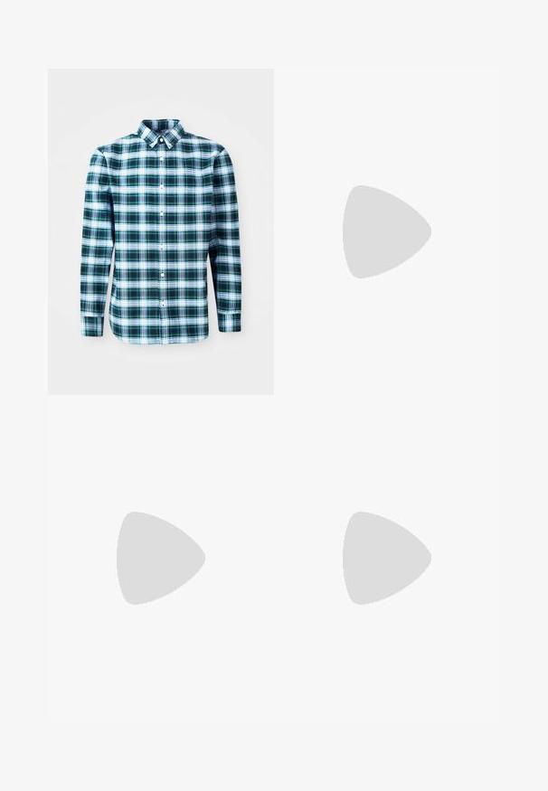 Camisa de manga larga a cuadros verdes y blancos con collar tipo button-down y botones frontales. Hecha de una tela ligera, presenta un diseño estructurado.; Camiseta de corte clásico de manga corta en gris claro liso, mostrada sobre un fondo blanco, vista frontal sin logotipos ni diseños visibles.; Jeans de mezclilla azul claro con corte recto, cinco bolsillos y trabillas para cinturón. La tela tiene un ligero lavado para un efecto descolorido.; Zapatillas de lona en color blanco roto con punta redonda, que cuentan con suelas de goma beige y cinco ojetes para los cordones, acabado texturizado en la parte superior.