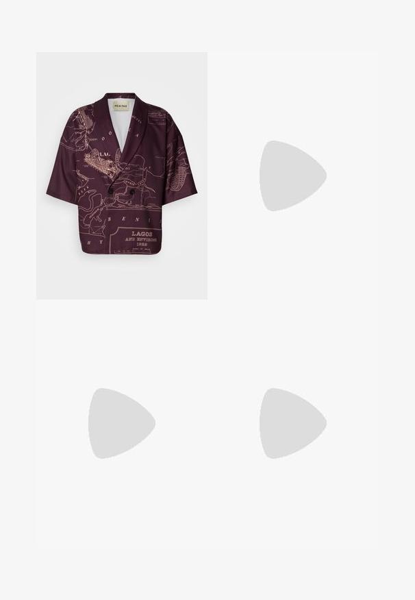Kurzärmeliger Blazer in tiefem Burgunderrot mit einer Kartenbedruckung von Lagos. Verfügt über einen Reverskragen, eine doppelte Knopfschluss und eine glatte Stofftextur.; Langärmliges braunes T-Shirt aus weichem Stoff, mit Rundhalsausschnitt und lockerer Passform, sowie gerippten Bündchen und Saum. Ohne Grafiken oder Muster.; Lila weite Hosen mit einem Kartenmuster in einer helleren Nuance. Hergestellt aus glattem Stoff, mit Falten und einem elastischen Taillenbund.; Braune Lederloafers mit glatter Oberfläche, runder Zehenpartie, minimaler Naht und dicker schwarzer Gummisohle. Kein sichtbares Zubehör oder Akzente.