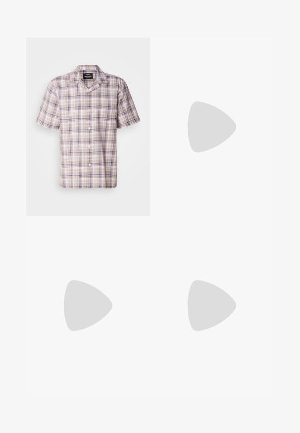 Cămașă cu mânecă scurtă, cu tipar carat în bej, evidențiind accente albastre și maronii, cu guler și nasturi în față. Fabricată dintr-un material ușor, prezentând un model pătrățos.; Pantaloni din bumbac bej, cu croială dreaptă, dotati cu închidere cu nasture și pliuri în față pentru un plus de detaliu.; Adidași albi cu detalii din plasă și piele. Prezintă un logo auriu "BOSS", panouri laterale texturate și un capac pentru călcâi negru. Talpă din cauciuc.; Ochelari de soare negri și aurii cu formă pătrată, cadru metalic, lentile gri închise și vârful tentelor negre. Prezintă un design cu pod dublu.