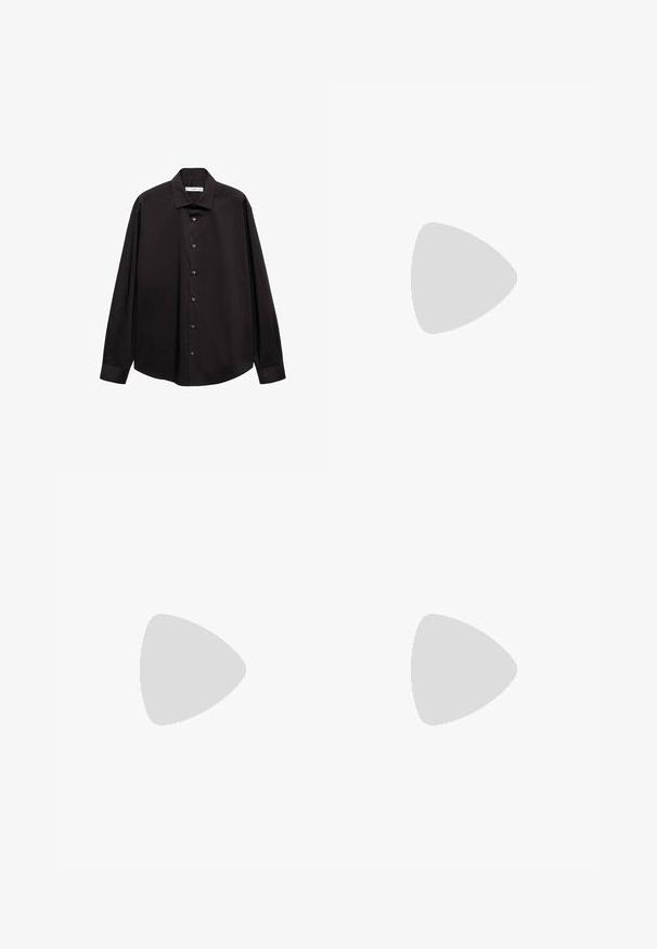 Schwarzes, langärmeliges Hemd mit Knopfleiste aus glattem Stoff, mit klassischem Kragen und vorderen Knöpfen. Keine sichtbaren Muster oder Akzente.; Schwarze, maßgeschneiderte Hosen aus glattem Stoff, mit flachem Bund, Gürtelschlaufen und Seitentaschen. Gerade geschnittenes Bein.; Beige Wildleder Slipper mit abgerundeter Spitze und genähten Details. Helle Gummisohle mit einem profillosen Design.; Goldfarbene Metallrahmen-Sonnenbrillen mit dunkelgrünen Gläsern im Pilotenstil, mit schlanken Bügeln und Schildpatt-Akzenten an den Spitzen.