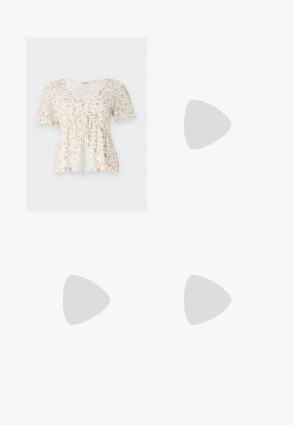 Blouse florale en tissu léger avec un fond blanc, ornée de fleurs roses et vertes, à manches courtes et encolure en V avec un détail à nouer.; Shorts en denim bleu clair avec une finition délavée. Comprend une fermeture à bouton, cinq poches et une coupe droite.; Sandales blanches à talon avec un bout carré et un petit bloc de talon. Comprend une bride de cheville réglable et un accent floral décoratif sur le devant.; Sac à épaule blanc avec une finition texturée, une accentuation par une boucle centrale et une forme courbée. Fermetures éclair des deux côtés.