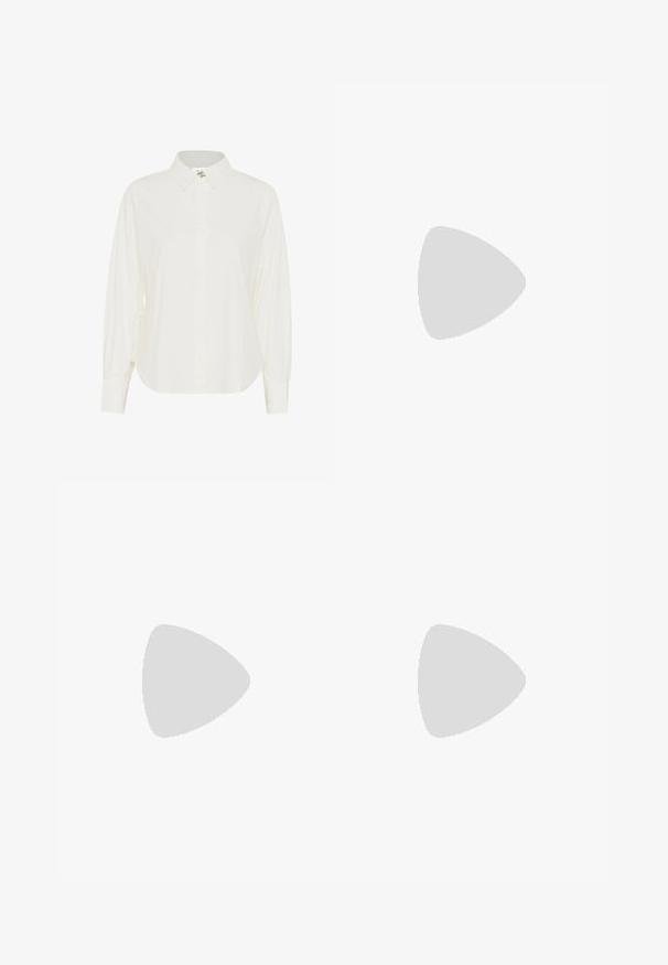 Camicia bianca con colletto classico, maniche lunghe e vestibilità rilassata. Realizzata in tessuto leggero con una superficie liscia.; Gonna nera maxi realizzata in tessuto liscio, caratterizzata da una vita arricciata e un design fluido, abbinata a sandali neri con cinturini.; Mango Sandali con tacco - black; Borsa a tracolla in pelle nera texture con una forma strutturata, dotata di manico superiore, tracolla removibile e una chiusura con logo in tono oro.; Orologio da polso rettangolare dorato con quadrante bianco, indicatori delle ore in tono argento e un robusto bracciale in metallo. Include la funzione di resistenza all'acqua.