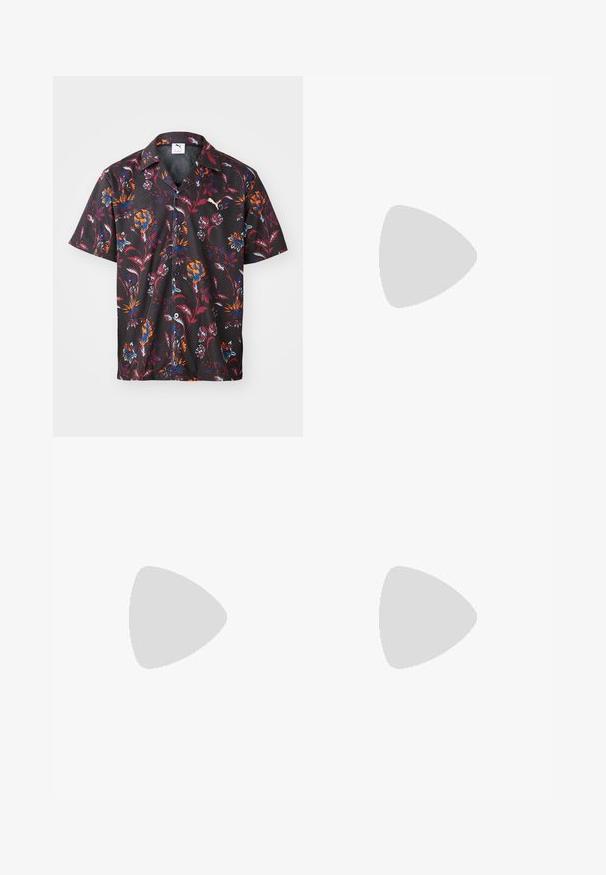 Camisa de botones de manga corta en tela de malla negra, con un colorido patrón floral en rojos, azules y naranjas; logotipo de PUMA visible.; Camisetas sin mangas negras en un pack de tres. Textura acanalada, escote redondo estándar. El dobladillo presenta un pequeño logo de la marca en la parte inferior.; Jeans de mezclilla azul de cintura alta con un diseño de pierna ancha, que presentan un ligero desvanecimiento, bolsillos delanteros y un cierre de botón en la cintura.; Zapato negro de cuero con cordones, punta redondeada, suela de goma texturizada y costuras amarillas alrededor de la base. Diseño plano y acabado suave.; Gafas de sol con un elegante marco de metal plateado, lentes tintados de color gris y un diseño aerodinámico que presenta bordes puntiagudos y patas delgadas.