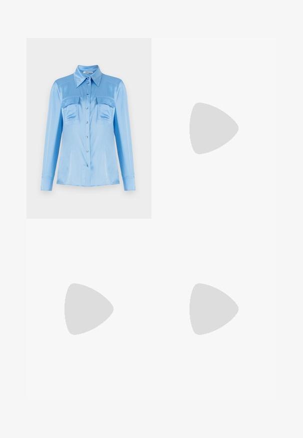 Gai zila satīna krekls ar pogām un garām piedurknēm, divām priekšējām kabatām un norādītu apkakli. Iespējams, tam ir perlveida pogas un gluda tekstūra.; Bēža platā kāju bikses, izgatavotas no gludas auduma, ar plakanu priekšpusi un krokām, ar rāvējslēdzēja aizdari un jostu cilpām. Visā garumā pielāgota piegriezuma.; Tumši zili zamšādas kurpes ar norādītu degunu un vidēja augstuma blokveida papēdi. Gluda tekstūra ar smalku spīdumu un nelielu izgriezumu priekšā.; Zīda šalle ar atkārtotu zila un melna raksta motīvu uz balta fona, apmalēta ar bordo un zilām svītrām pa malām.