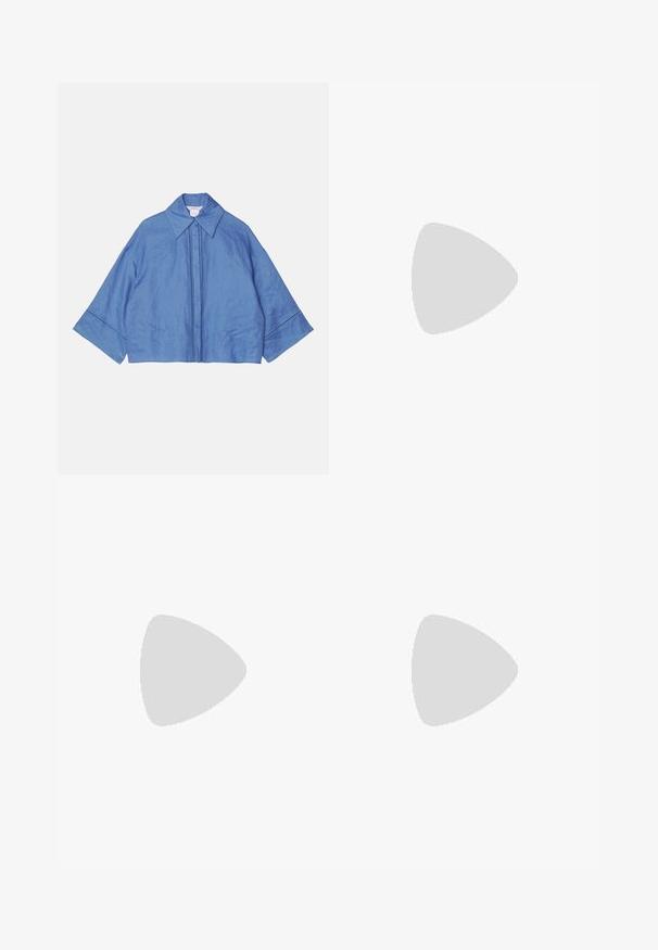 Max Mara Leisure ROBINIA - Camicia - cielo; Gonna plissettata marrone realizzata in tessuto con una texture liscia, caratterizzata da un vita alta e dettagli laterali con lacci per la chiusura.; Scarpa slingback in suede beige con punta appuntita e tacco trasparente e arrotondato. Texture liscia e design minimalista.; Sœur BELLISSIMA MAXI - Borsa a tracolla - ecru/naturel