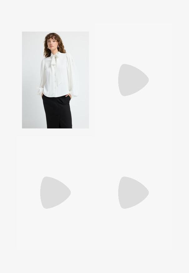Vit blus med knuten hals, plisserade puffärmar och knapplist fram, ihop med en svart kjol med slits på sidan. Slät textur.; Svarta vida byxor med hög midja, knäppdetaljer i midjan och framfickor.; Svart lackläder ankelboot med spetsig tå och en medelhög klack. Slät textur och minimalistisk design.; Svart läder tote-väska med två långa handtag, en slät yta och en strukturerad form. Har en framficka för extra förvaring.