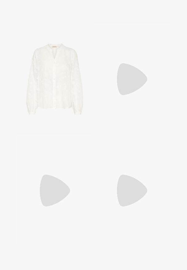 Valkoinen brodyyri-pusero, jossa on henley-kaula-aukko, pitkät puffihihat, nappi-kiinnitys ja kukkakuviot koko vaatteessa. Pehmeä, kevyt kangas.; Stradivarius VINTAGE - Straight leg -farkut - mottled dark blue; Stradivarius Korkeakorkoiset sandaalit - black; Mustapahkalaukku, jossa on pyöreä muoto, paksu kahva ja hopeinen ketjuhihna. Sileä pinta, jossa on hieno kiilto.