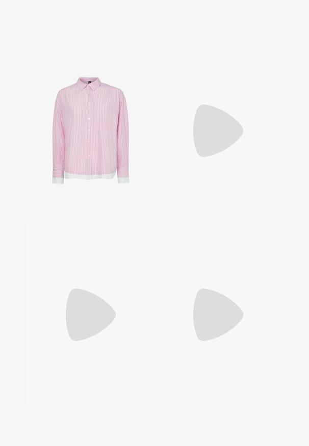 Camicia a righe con linee verticali rosa e bianche, colletto e chiusura con bottoni. Maniche lunghe con polsini bianchi. Materiale in misto cotone.; Pantaloni neri a gamba larga con vita alta, dettagli con bottoni in vita e pieghe frontali.; Stivale alla caviglia in pelle nera con tacco a blocco e suola platform, visto di lato su uno sfondo bianco uniforme.; Borsa nera con forma strutturata, texture liscia e una chiusura metallica. Abbinata a pantaloni neri larghi e sandali open-toe su un pavimento in legno.