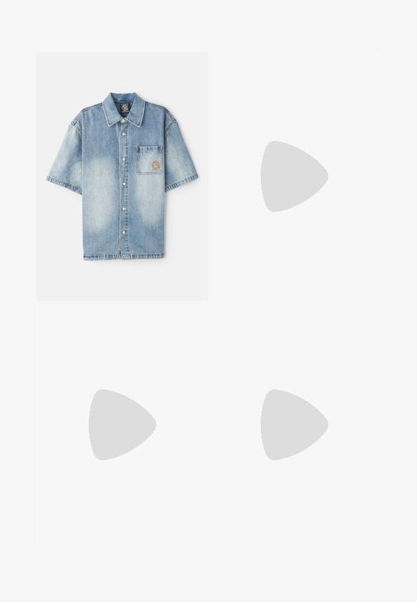 Camisa de mezclilla azul claro de manga corta con cuello, bolsillo frontal y un ligero desgaste, con botones de metal y un diseño bordado.; Camiseta blanca de manga corta hecha de algodón suave. Presenta un escote redondo, un ajuste relajado y una textura suave. Sin patrones ni acentos visibles.; Jean de mezclilla azul claro con diseño de pierna recta, con una cintura de altura media, cinco bolsillos y un cierre de botón y cremallera.; Zapatilla deportiva azul con parte superior de malla, acentos en blanco y naranja, media suela acolchada y suela exterior de goma texturizada. Presenta un diseño con cordones.