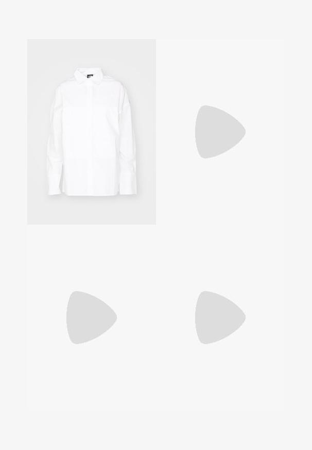 The North Face HIGH LOW - Blúzka so zapínaním na gombíky - white; Bershka WIDE-LEG TAILORED - Nohavice - white; Čierne lakované kožené slingback lodičky s špicatou špičkou, vyrezávanými bokmi, nastaviteľným remienkom okolo členka a tenkým, elegantným podpätkom.; Slnečné okuliare v tvare mačacích očí s matným čiernym plastovým rámom, tmavými sklami a zlatým logom na bočnej strane. Ostrý dizajn a hladká textúra.; Michael Kors zápästná taška v béžovej potiahnutej plátenej tkanine s opakujúcim sa vzorom loga MK, zlatým kovania a odnímateľným reťazovým popruhom.