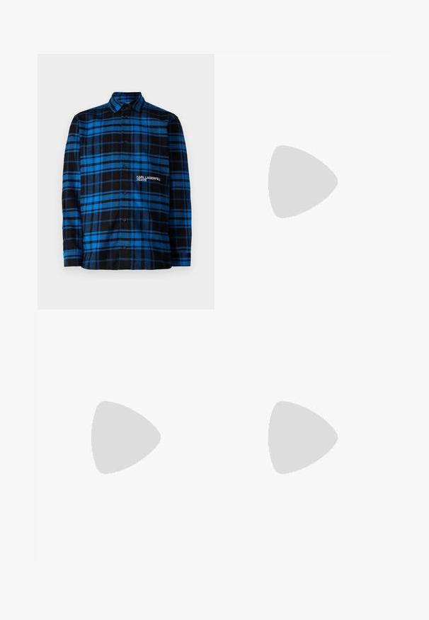 Karl Lagerfeld Jeans KLJ REGULAR CHECK SHIRT - Button down-skjorte - klj blue/black; Svarte bukser med rett bendesign, elastisk midje med knappelukking, flat front og glatt tekstur.; Svart slip-on sko med rund tå, med en teksturert overdel, glatt hvit såle, og en subtil merkevaredetalj på siden.; Gullgrads solbriller med firkantet form, brune gradientlinser og tynne metallarmer. Har et subtile teksturmønster på rammen.