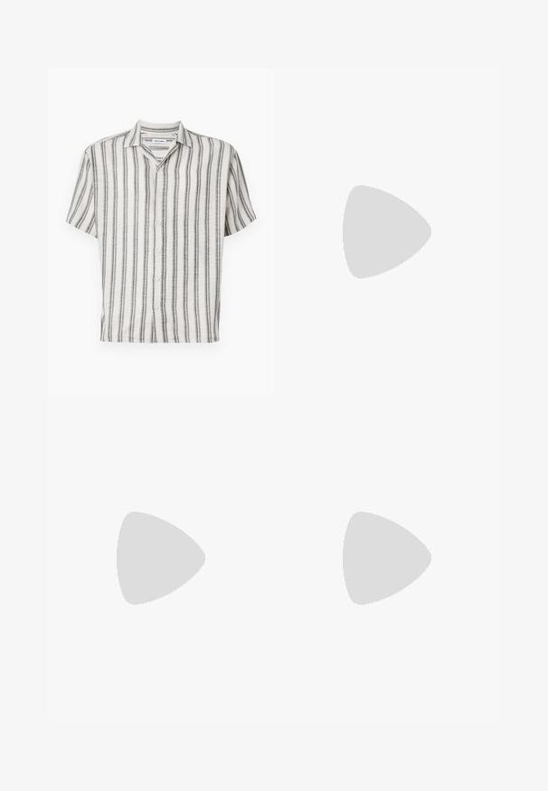Camicia con maniche corte e bottoni di colore crema con righe verticali nere. Presenta un colletto e cinque bottoni lungo la parte anteriore. Tessuto texturizzato.; Due magliette a girocollo in nero e verde oliva, realizzate in morbido cotone. Il design è semplice, con maniche corte e un taglio dritto.; Pantaloni sportivi neri in tessuto texturizzato, dotati di una vita regolabile, tasca laterale con zip e polsini a gamba affusolata.; Sneaker in pelle bianca con una suola spessa color crema, accento sul tallone blu navy e logo laterale. Texture liscia, design minimalista, con chiusura a lacci.