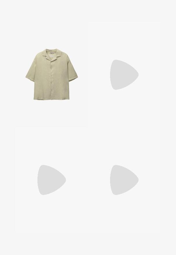 Camicia verde chiaro a maniche corte realizzata in lino, con colletto a punta, chiusura con bottoni e una vestibilità rilassata. Tessuto liscio e testurizzato.; Shorts in denim di colore azzurro chiaro con vestibilità ampia, dotati di due tasche posteriori e cuciture a vista. Il tessuto ha una consistenza morbida e liscia.; Mule slip-on in suède marrone con una singola fibbia laterale, fondo in sughero e suola in gomma nera. Texture liscia e punta arrotondata.; Occhiali da sole rettangolari neri con lenti arancioni audaci. Presentano un design unico del ponte e aste eleganti, realizzati in materiale leggero.