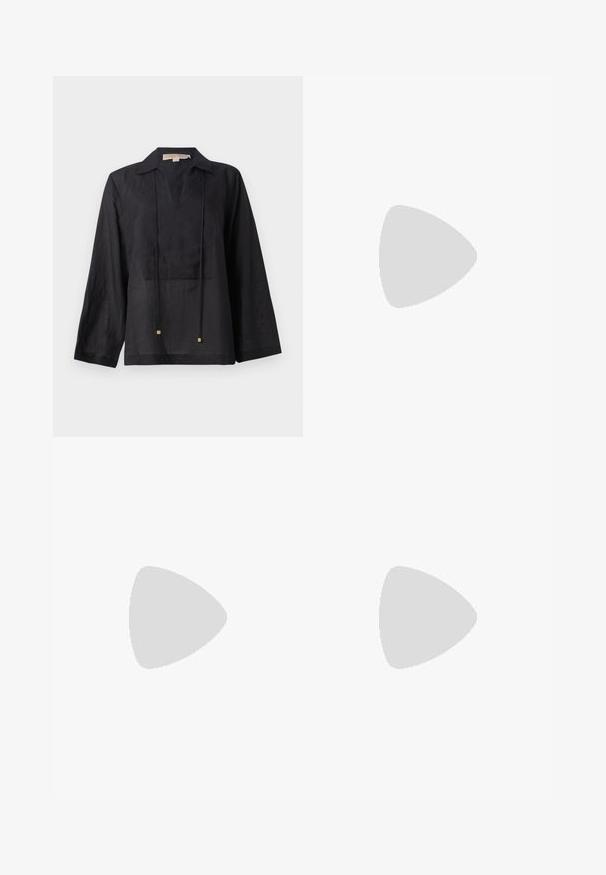 Svart langermet skjorte laget av lett stoff, med kragehals, v-utringning foran, og to snorer med gullfargede detaljer.; Sorte vide bukser med jevn tekstur, skreddersydd linning og frontlommer, designet med en slank, moderne silhuett.; Svarte skinn slingback-sko med spiss tå, liten hæl og dekorativ spenne-detalj på overdelen. Glatt tekstur, minimalistisk design.; Svart skinn crossbody veske med to frontlommer, gyldne spenner, glidelåslukking og en slank stropp. Teksturert overflate og kompakt rektangulær form.