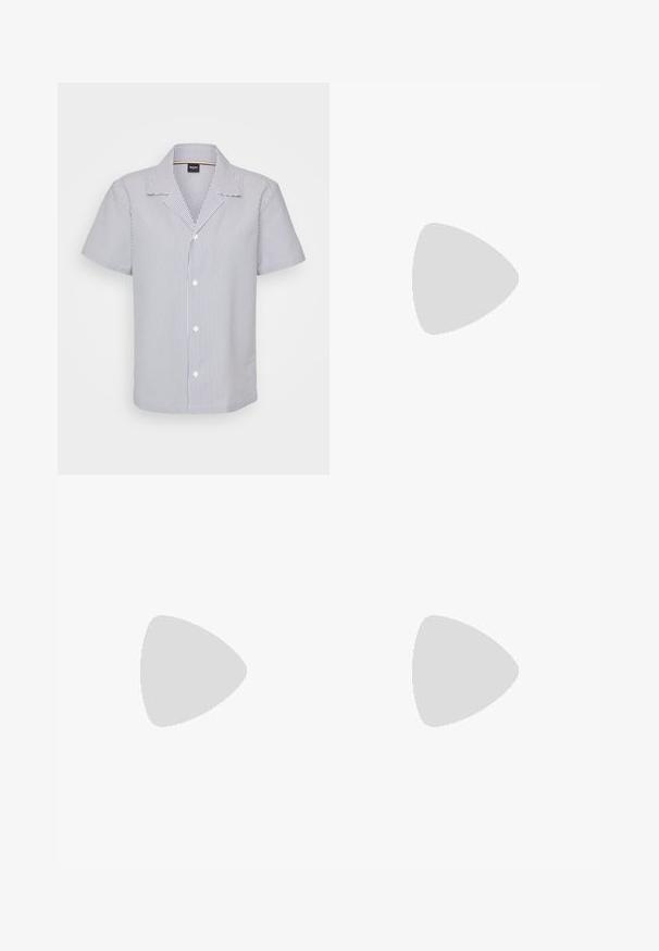 Κοντομάνικο πουκάμισο με μπλε και λευκές ρίγες, κολάρο και κλείσιμο με κουμπιά μπροστά. Φτιαγμένο από ελαφρύ ύφασμα.; Μαύρο βαμβακερό μπλουζάκι με κοντά μανίκια και στρογ�γυλή λαιμόκοψη. Περιέχει λευκό κείμενο "ALLSAINTS" και "ΛΟΝΔΙΝΟ" στην αριστερή περιοχή του στήθους.; Μαύρα τζιν παντελόνια σε φαρδιά γραμμή με ψηλή μέση, διαθέτοντας κλασικό σχέδιο πέντε τσεπών και διακριτική φθορά για μια υφή που ξεχωρίζει.; Μαύρο και γκρι αθλητικό παπούτσι με συνδυασμό σουέτ και mesh υλικών, παχύ πάτο, εξέχον λογότυπο και κόκκινη λεπτομέρεια στη γλώσσα.