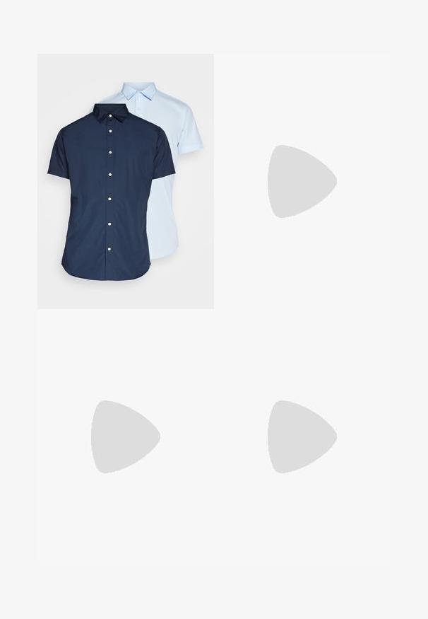 Camisas de botones de manga corta, una de color marino y otra de color azul claro, con cuellos, una tapeta delantera y una textura de tela suave.; Jeans ajustados en denim gris desgastado, con detalles desgastados en las rodillas, combinados con zapatillas blancas. Textura suave, diseño de corte slim.; Zapatillas de cuero blanco con perforaciones, punta redonda, suela plana y cordones gruesos, con un logo de swoosh visible y "AIR" en el talón.; Reloj de pulsera de acero inoxidable plateado con una esfera azul marina, marcadores horarios metálicos y una ventana de fecha a las 3 en punto. Resistente al agua hasta 50 metros.