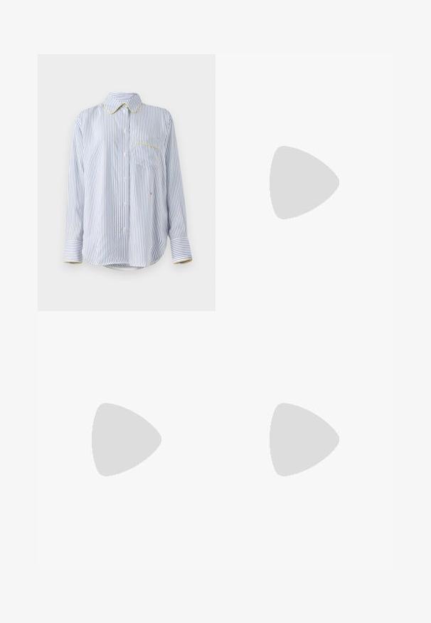 Victoria Beckham PIPING DETAIL PYJAMA SHIRT - Paitapusero - white/regatta/ice lemon; Valkoinen lyhythihainen t-paita, joka on valmistettu puuvillasta, pyöreällä pääntiellä ja sivusolmukedetaililla. Ominaisuuksiin kuuluu kääritty hihansuu ja löysä istuvuus.; Victoria Beckham WRAP DETAIL SKIRT - Farkkuhame - dark indigo raw; Victoria Beckham KITTEN HEEL - Sandaalit nilkkaremmillä - black