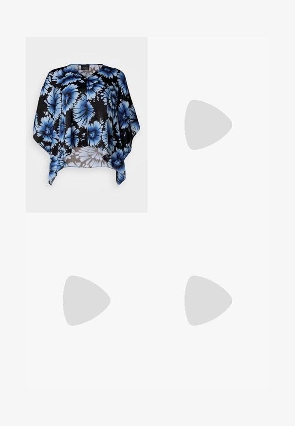 Cappa nera con stampa floreale caratterizzata da grandi fiori blu, realizzata in un tessuto morbido, con una vestibilità ampia e scollo a V. Accenti in texture liscia e forma fluida.; Abito nero con scollo a V, maniche corte arricciate e silhouette svasata. Realizzato in tessuto morbido, presenta una texture sottile e un dettagli con zip.; Scarpa slingback in vernice nera con punta affusolata, tacco basso e un dettaglio a fiocco decorativo sulla tomaia. Texture liscia in generale.; Orecchini a cerchio in argento stilizzato con una finitura lucida, caratterizzati da una texture intrecciata e una chiusura a molla sicura.