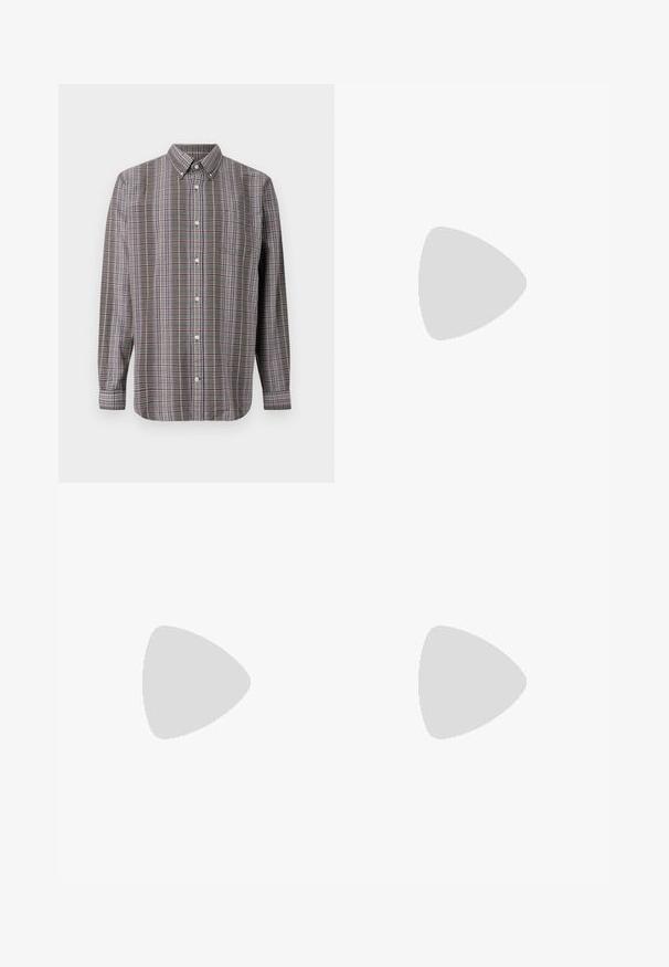 Camicia a maniche lunghe con motivo a quadri marrone, bianco, blu e viola e una tasca anteriore su sfondo bianco.; Jeans in denim di cotone beige con gamba dritta, cinque tasche, passanti per cintura e una zip per la chiusura. Texture leggermente sbiadita e cuciture a contrasto.; Infradito grigie con suola texturizzata e una resistente cinghia in gomma a fantasia. Presentano un profilo basso e un accento colorato lungo il bordo.; Occhiali da sole neri con montatura rettangolare, lenti grigie oscurate e design con intaglio sul ponte. Materiale plastico lucido e slanciato, con tempie sottili.