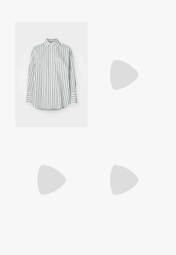 GAP BIG STRIPES BIG CUFF BIG COLLAR - Button-down blouse - green; Wide-leg jeans in black denim with a zippered front, five-pocket design, and subtle stitching details. Smooth texture and casual style.; Black chunky ankle boots with textured soles, worn with silver metallic pants featuring a light denim cuff. Minimalist design, sleek materials.; Black leather tote bag with smooth texture, rectangular shape, and two long handles. No visible hardware or embellishments.