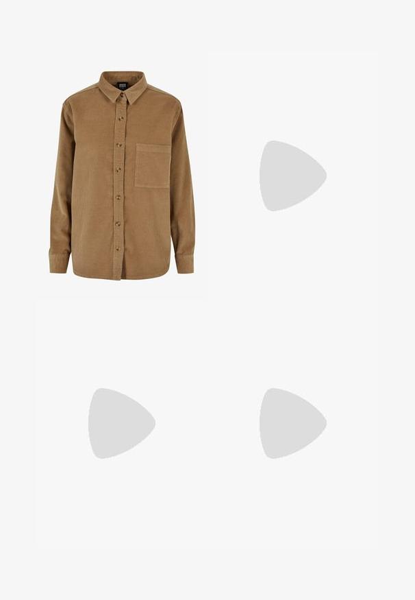 Chemise en velours côtelé marron avec un devant à boutons, un col pointu, des manches longues et une poche poitrine. Présente une texture verticale subtile et des boutons marron.; Pantalons larges noirs en tissu lisse et brillant, avec une taille élastique et sans poches ni détails en métal visibles.; Baskets en toile noires avec des lacets blancs, un embout en caoutchouc blanc et une semelle intermédiaire blanche épaisse. Présentent des coutures blanches discrètes et une semelle en gomme.; Lunettes de soleil noires rectangulaires avec des verres foncés et des montures en mat épais. Les branches sont légèrement effilées avec une texture lisse.