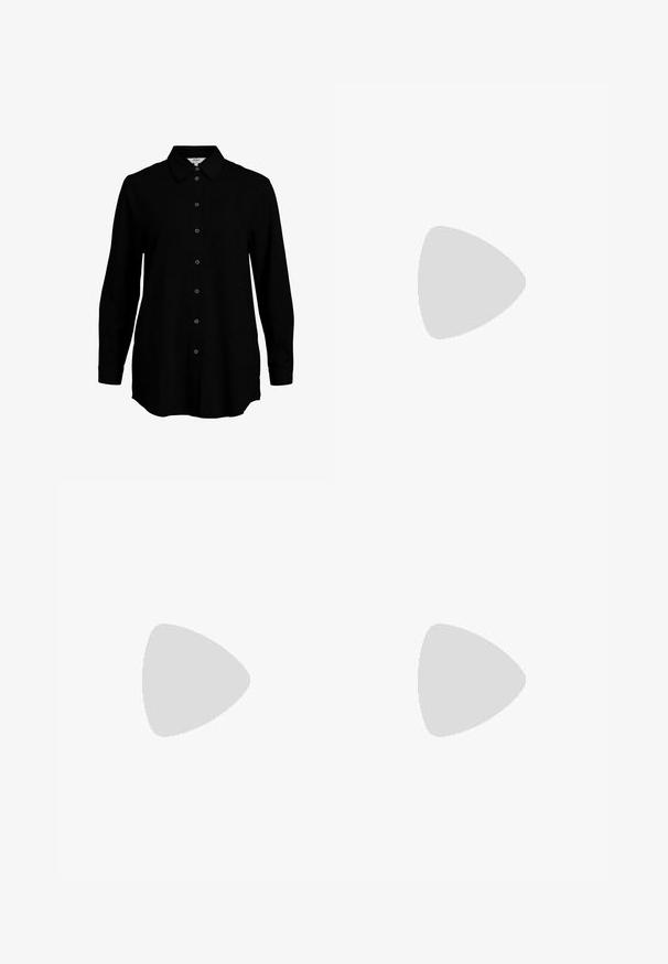 Sort langærmet skjorte med knaplukning foran, klassisk krave og blød stofstruktur. Har diskret vævet detalje og smalle manchetter.; Sorte polyester culotte bukser med elastisk talje, to forpiber og en løs silhuet. Ingen synlige mønstre eller hardware detaljer.; Sorte flade sandaler med en blank finish, tre tynde stropper og en cirkulær hardwaredetalje ved tæerne. Slankt design med en minimal hæl.; Sort læderhåndtaske med en buet form, aftagelig rem og guldfinish. Tasken har en klap med en spænde detalje.