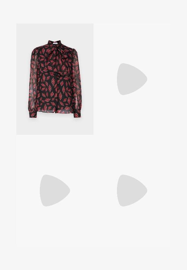 Hofmann Copenhagen NOLA - Pogājama blūze - kiss me red; Melnas mākslīgās ādas bikses ar platu kāju griezumu, kurām ir baltas šuves, priekšējās kabatas un zelta pogas jostasvietā.; Melna ādas baleta kurpe ar noapaļotu purngalu, gludu tekstūru, minimālu šuvju detalizāciju un elastīgu zoles dizainu.; Melnas ādas spainīša somas ar teksturētu apdari, zelta metāla aksesuāriem un atvērtu augšu. Piedāvā īsu rokturi un regulējamu plecu siksnu.