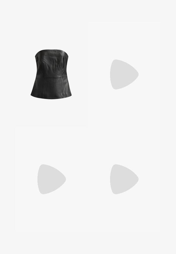 AllSaints IMAGO BODICE - Top - black; Čierne plisované nohavice s širokými nohavicami a elastickým pásom. Tkanina má vertikálne plisovanie a hladkú textúru.; Čierne sandále na podpätku s pleteným pásikom, štvorcovou špičkou a nastaviteľným remienkom okolo členka. Svetlobéžová stielka s lesklým čiernym podpätkom.; Čierna kožená kabelka so zberaným vrchom, s dvoma krátkymi držadlami a dlhým nastaviteľným popruhom. Hladká textura, zaoblený tvar.