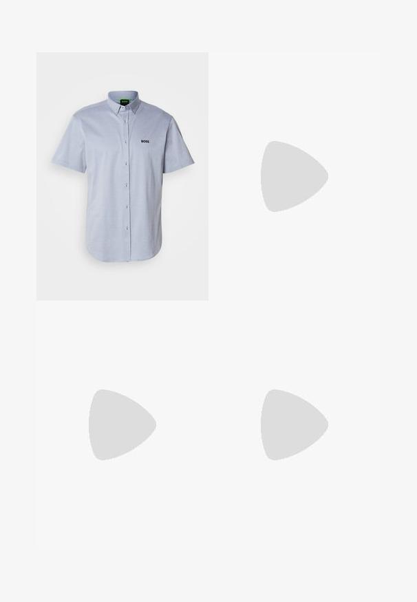 Īsām piedurknēm pogājama krekls gaiši zilā audumā ar teksturētu rakstu, kuram uz krūškurvja ir melns izšūts "BOSS" logo.; Balta kokvilnas T-krekls ar apaļu kakla izgriezumu, īsām piedurknēm un nemanāmu reljefa logo uz krūšu daļas. Iekšējā birka ar oranžu akcentu.; Zilā denima bikses ar augstu jostasvietu, taisnas kājas dizainu un vieglu nolietojumu. Satur klasisku piecu kabatu stilu un ar rāvējslēdzēju aizdari.; Baltas sporta apavi, kas izgatavoti no sieta un zamšāda, ar teksturētu starpzoli, teksturētām akcentēm un "HUGO" logo sānos.