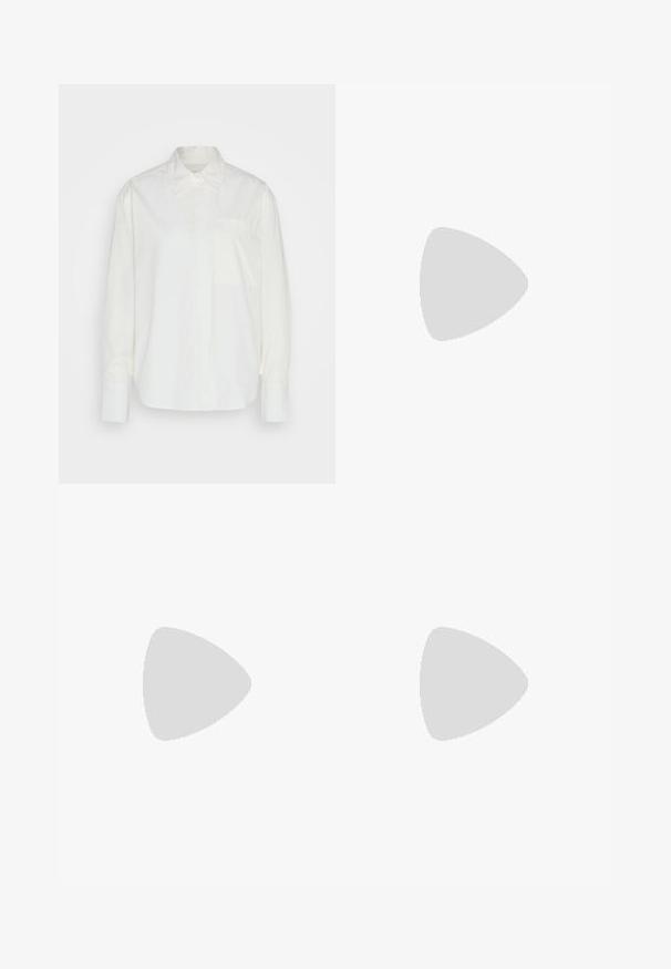 Hvid langærmet skjorte lavet af letvægts bomuld. Har en klassisk krave, knaplukning og en enkelt brystlomme. Glat tekstur.; Sorte polyester culotte bukser med elastisk talje, to forpiber og en løs silhuet. Ingen synlige mønstre eller hardware detaljer.; Sorte patentlæder slingback hæle med spids tå og en geometrisk blok hæl. Har et elegant, minimalistisk design og en glat tekstur.; Hvid læder håndtaske med en struktureret design, der har en magnetlukning og en skulderrem, præsenteret mod en neutral baggrund.