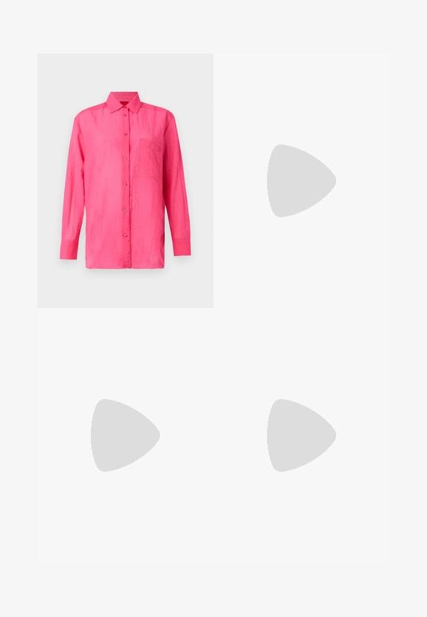 Camicia a maniche lunghe con bottoni di un vivace colore rosa, realizzata in materiale leggero. Presenta una tasca sul petto e una finitura in tessuto testurizzato.; Pantaloni neri a taglio dritto, con doppie pieghe, una texture liscia e un design classico in vita. Nessun hardware o dettaglio visibile.; Decolleté in pelle nera con punteggiatura e tacco quadrato spesso. Texture liscia, design semplice, adatto per ambienti formali.; Borsa a spalla in pelle nera con forma curva, chiusura con zip e tracolla regolabile. Presenta il logo del marchio impresso sulla parte anteriore.