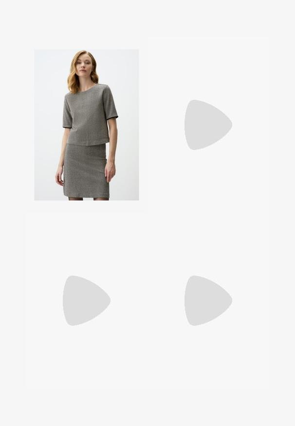 Ensemble deux pièces à chevrons gris comprenant un haut à manches courtes et une jupe cintrée. Le matériau a une finition texturée avec des accents en noir.; Pantalon culotte noir en polyester avec une taille élastique, deux plis avant et une silhouette ample. Pas de motifs visibles ni de détails matériels.; Escarpins en cuir verni noir avec bout pointu et talon bloc géométrique. Présente un design élégant et minimaliste ainsi qu'une texture lisse.; Sac fourre-tout en cuir noir avec une texture lisse, de forme rectangulaire et deux longues poignées. Pas de matériel ou d'ornementations visibles.