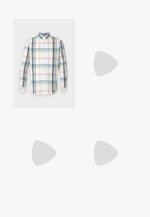 Camicia a maniche lunghe con bottoni in tessuto bianco, caratterizzata da un motivo a quadri multicolore con tonalità di verde, beige e grigio.; Jeans in denim azzurro chiaro con design a gamba dritta, caratterizzati da una vita media, cinque tasche e chiusura con bottone e zip.; Scarpe in pelle nera con punta arrotondata, design con lacci e suola spessa e texture. Indossate con pantaloni neri su misura e un maglione a coste.; Occhiali da sole in plastica nera con lenti verdi, montatura quadrata, dettaglio argento sulla parte superiore e steli con texture. Marchio indicato sulla parte interna dello stelo.; Borsa a tracolla in pelle marrone con un davanti piatto, due cinghie, dettagli in metallo dorato e una tracolla regolabile.