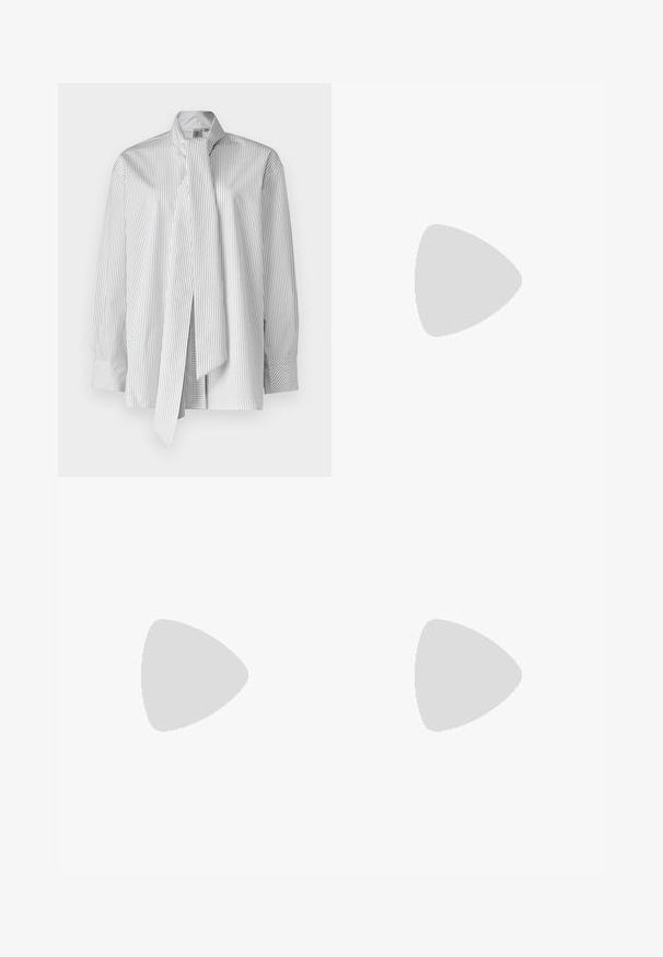 Camicia bianca con strisce nere verticali, caratterizzata da un collo alto e maniche lunghe. Include un dettaglio a cravatta al collo e chiusura con bottoni.; Pantaloni culotte neri in poliestere con una cintura elastica, due pieghe frontali e una silhouette ampia. Nessun motivo visibile o dettagli in metallo.; Sandali con tacco in vernice nera, con punta squadrata, cinturini alla caviglia e fibbie in argento. Presentano un tacco a blocco spesso per maggiore stabilità.; Borsa a tracolla nera in pelle con una forma curva, manico rimovibile e accessori dorati. La borsa presenta una patta con un dettaglio a fibbia.